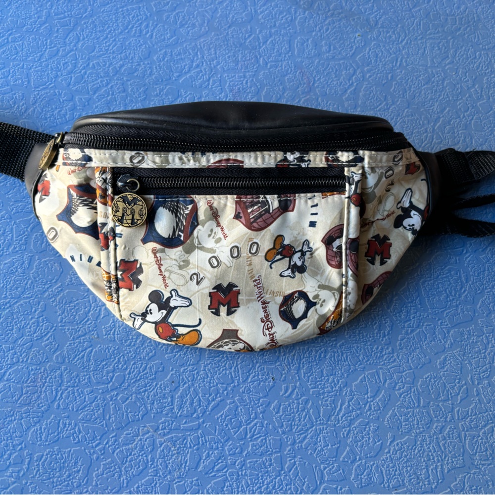 Vintage 2000 Disney World Mickey Fanny pack belt bag